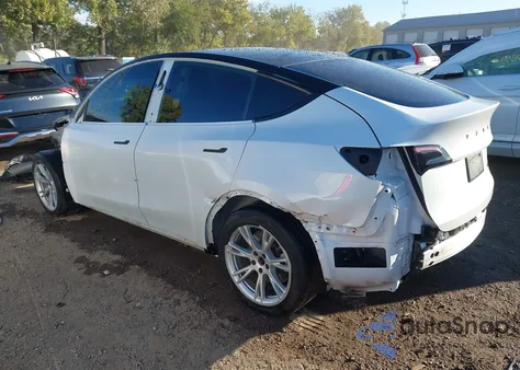 2021 Tesla Model Y Long Range Dual Motor All-Wheel Drive z USA, uszkodzony, nr VIN 5YJYGDEEXMF304695